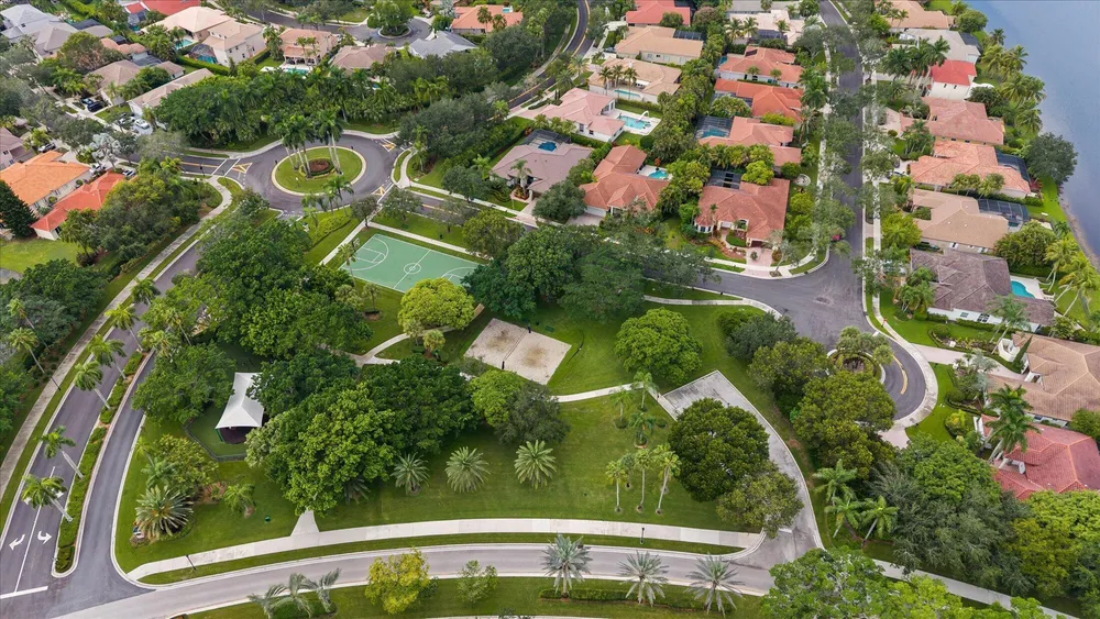 2647 Edgewater Dr, Weston, FL 33332