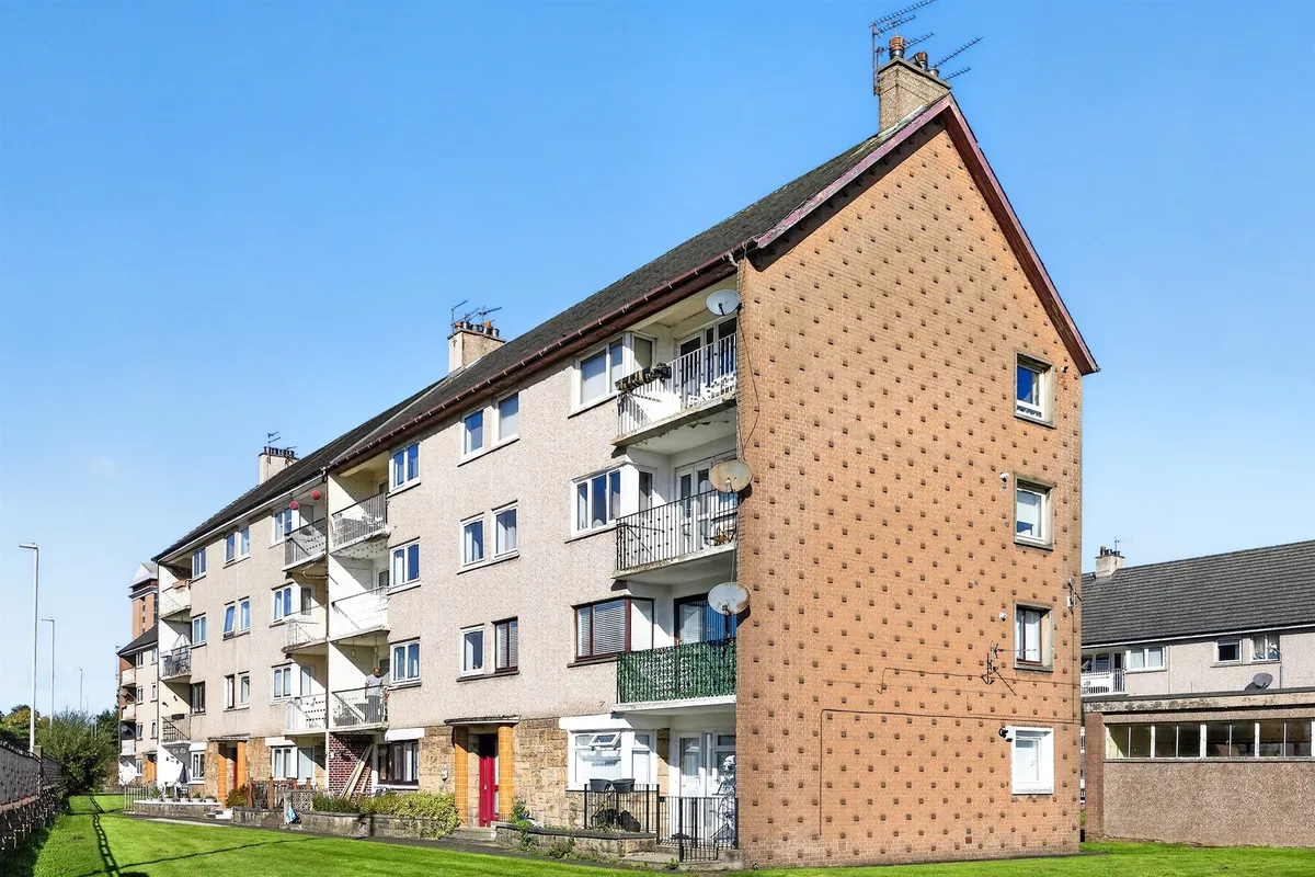 Sir Michael Place, Paisley
