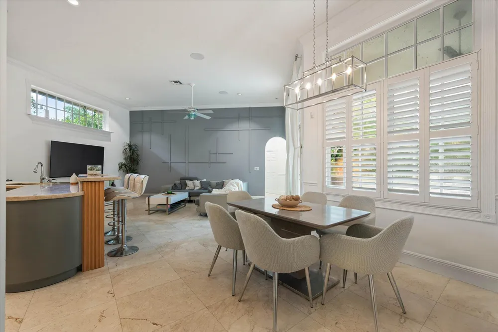 2647 Edgewater Dr, Weston, FL 33332
