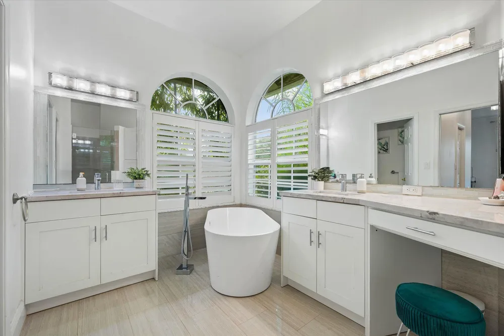 2647 Edgewater Dr, Weston, FL 33332