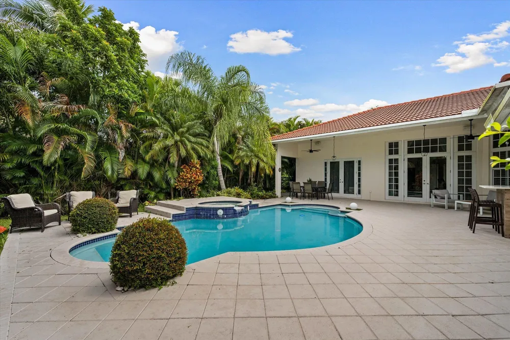 2647 Edgewater Dr, Weston, FL 33332