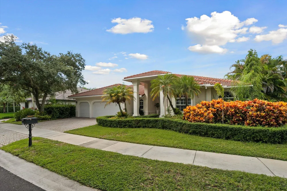 2647 Edgewater Dr, Weston, FL 33332