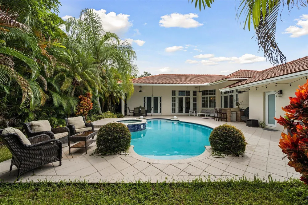 2647 Edgewater Dr, Weston, FL 33332