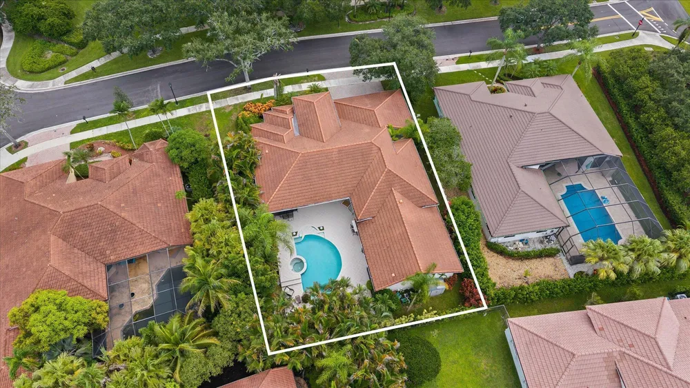 2647 Edgewater Dr, Weston, FL 33332
