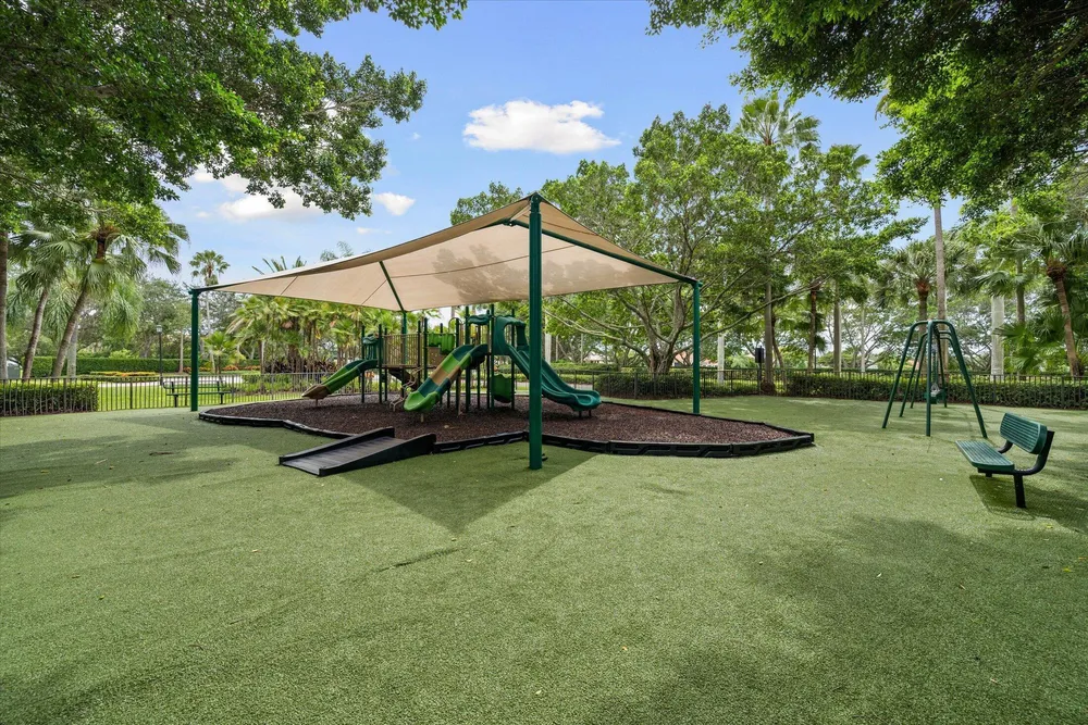 2647 Edgewater Dr, Weston, FL 33332