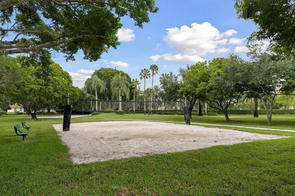 2647 Edgewater Dr, Weston, FL 33332