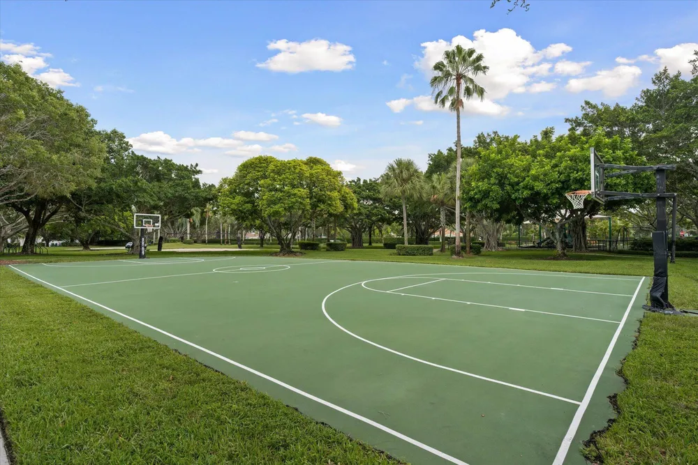 2647 Edgewater Dr, Weston, FL 33332