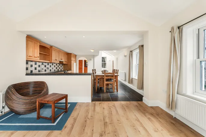 Property carousel image 10