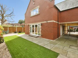 Tudor Villas, Retford thumb 2
