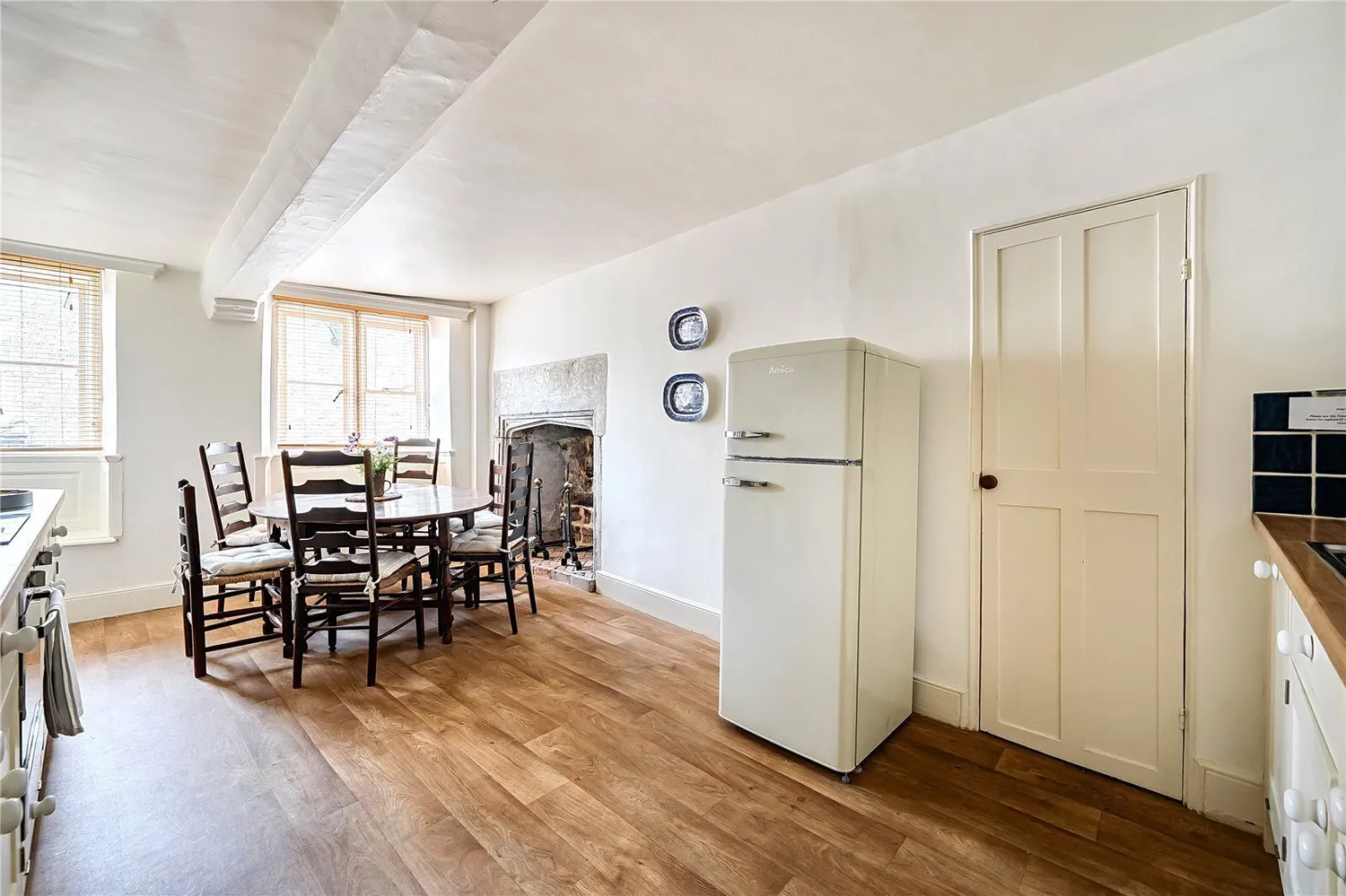 The Square, Beaminster, DT8 photo 17