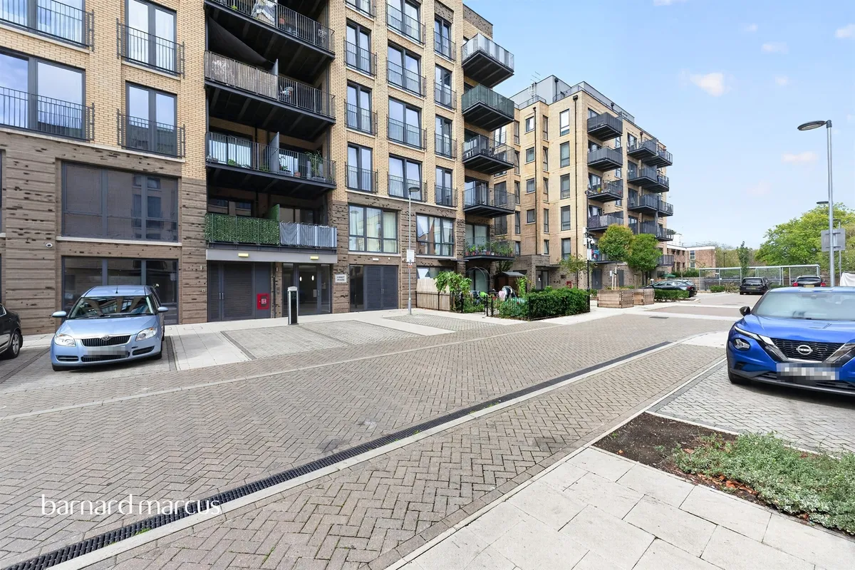 Fern Grove, ., FELTHAM