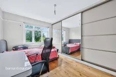 Somerset Avenue, Chessington