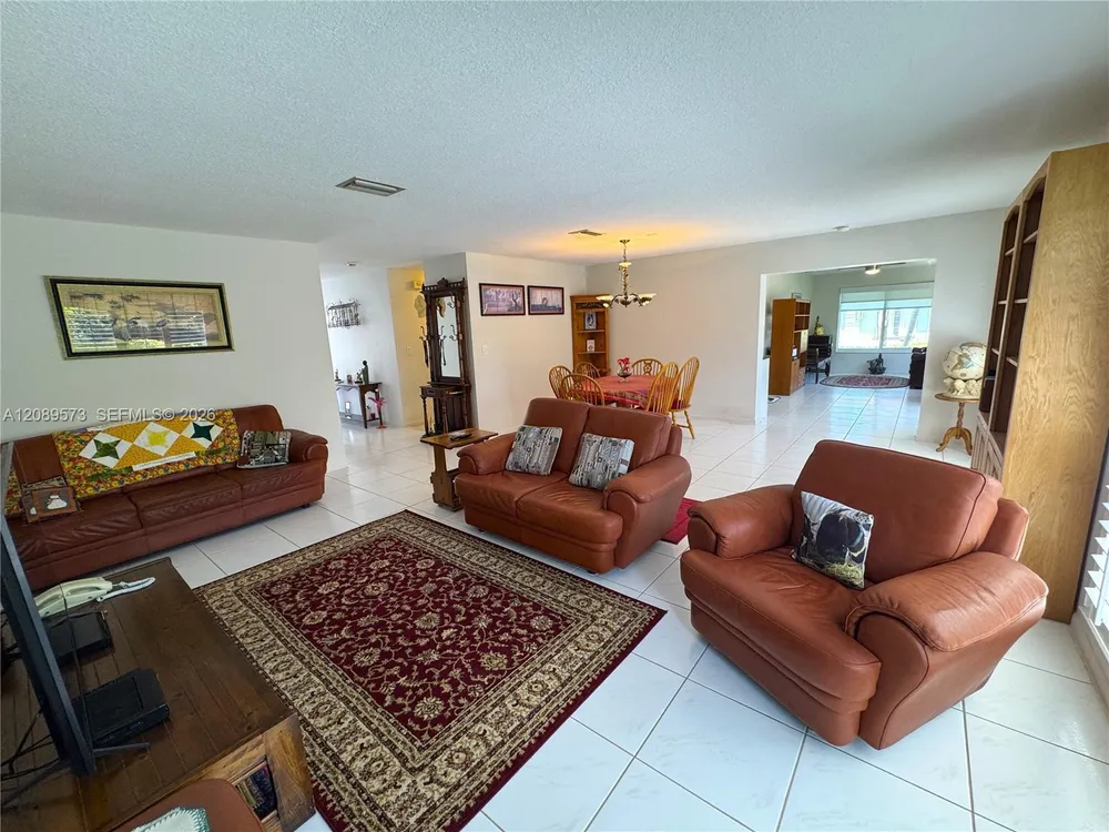 7190 E Tropical Way, Plantation, FL 33317