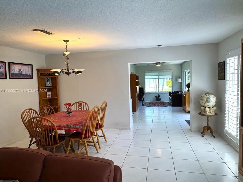 7190 E Tropical Way, Plantation, FL 33317