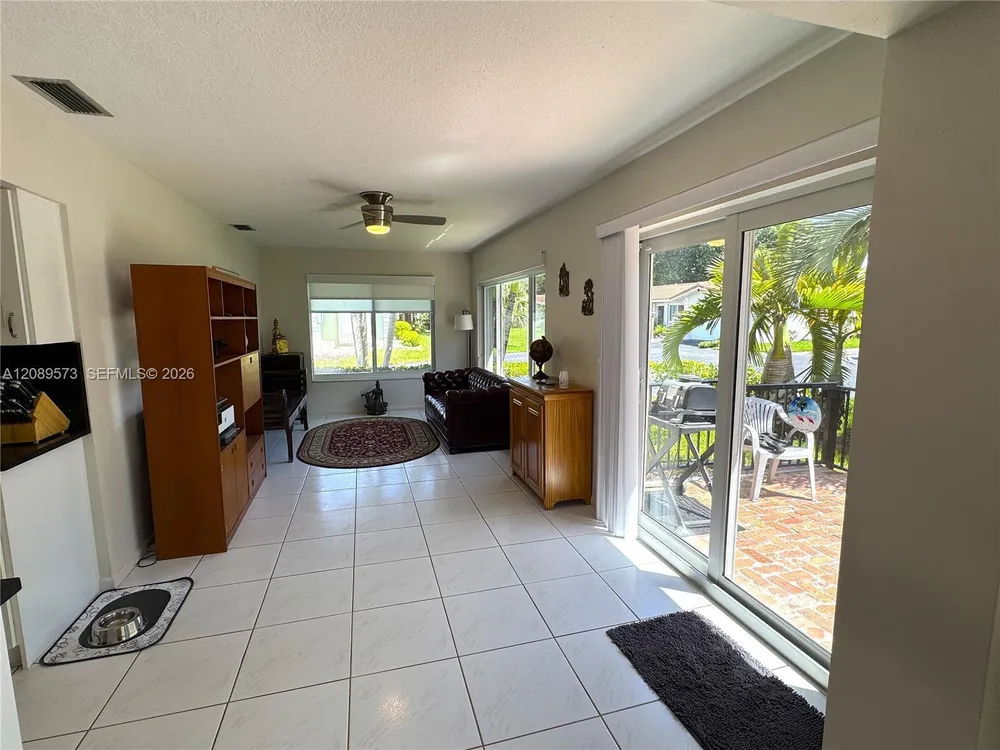 7190 E Tropical Way, Plantation, FL 33317