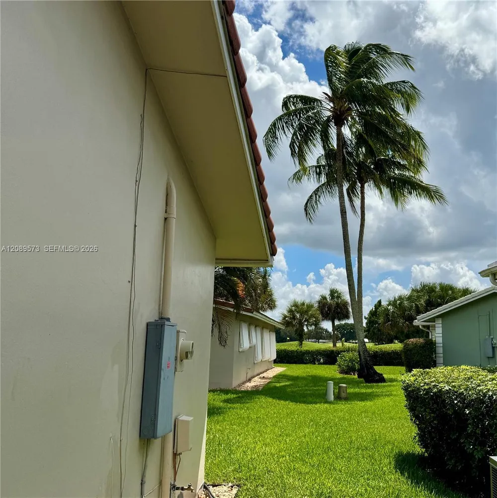 7190 E Tropical Way, Plantation, FL 33317