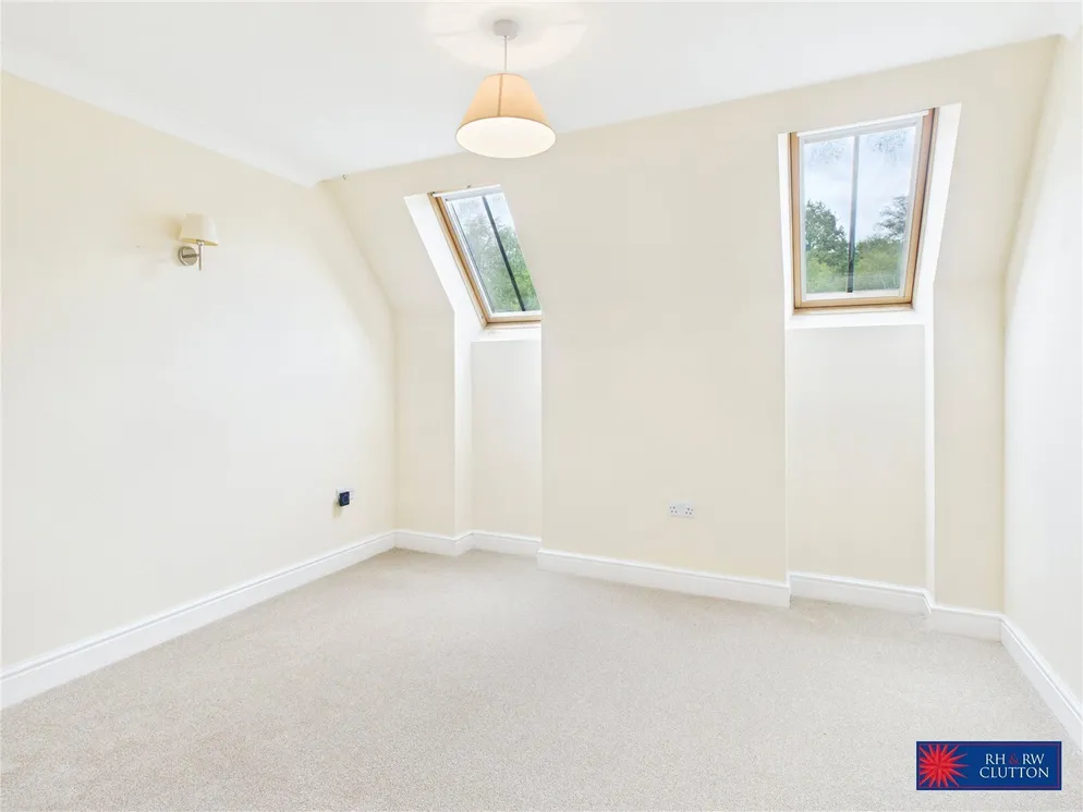 Property carousel item 4