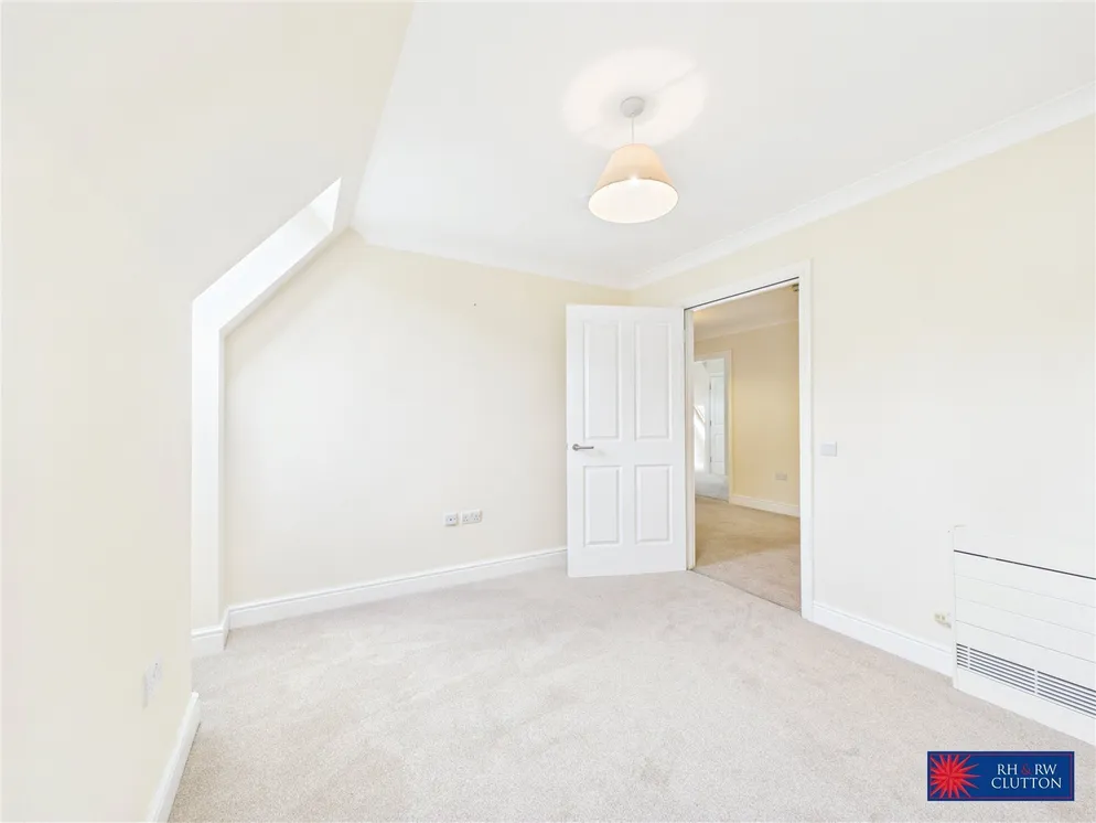 Property carousel item 9