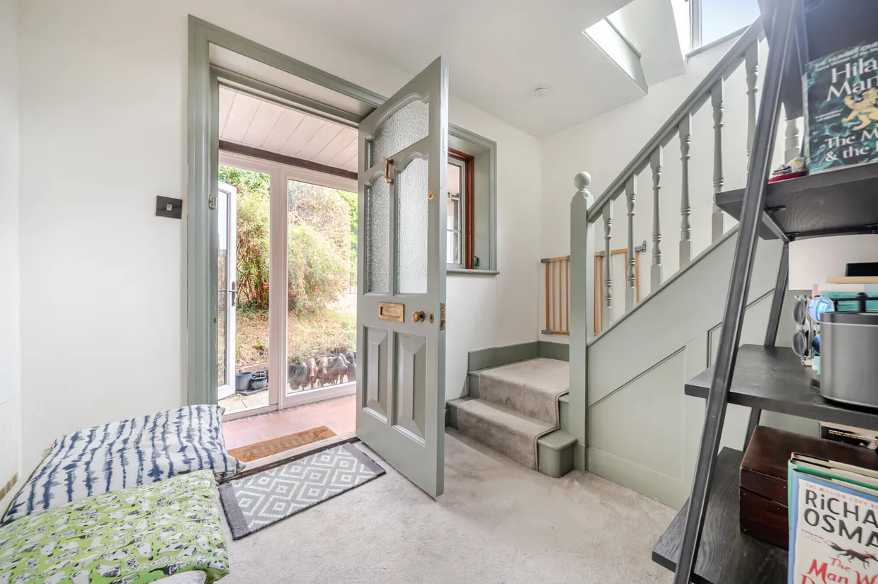 Woodlands Lane, HASLEMERE, GU27 photo 2