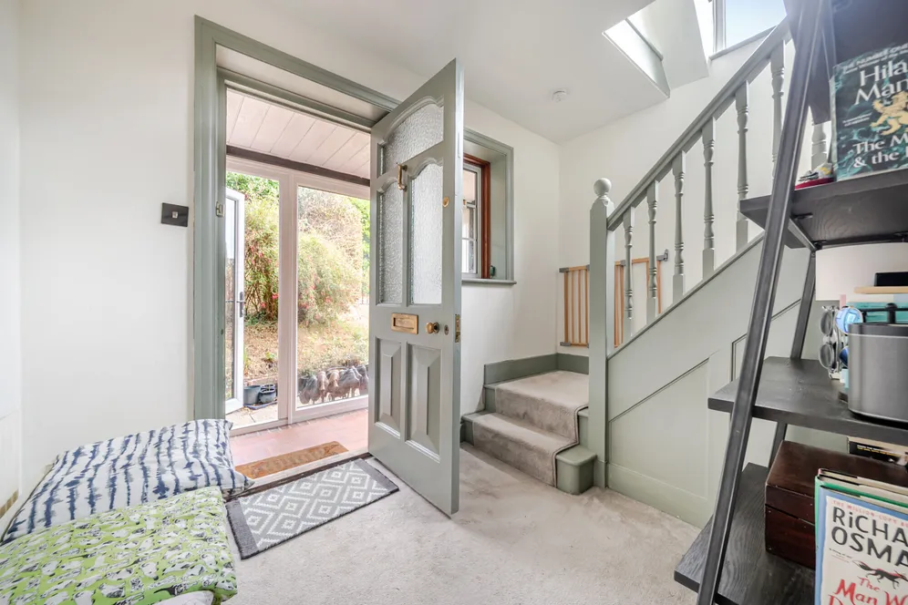 Woodlands Lane, HASLEMERE, GU27 photo 2