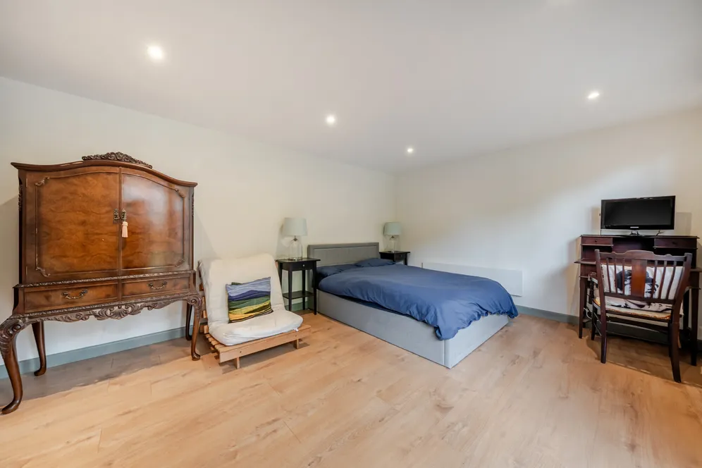 Woodlands Lane, HASLEMERE, GU27 photo 12