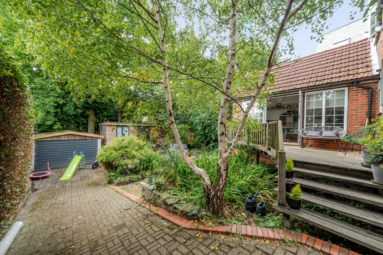 Woodlands Lane, HASLEMERE, GU27 photo 13