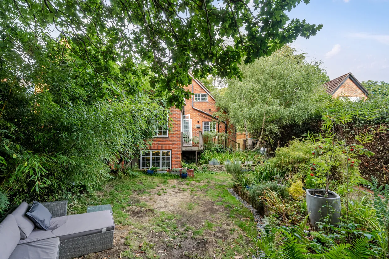Woodlands Lane, HASLEMERE, GU27 photo 14