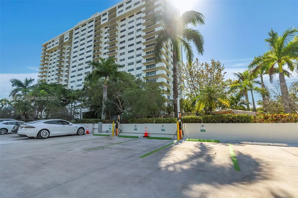 3200 Port Royale Dr N, Fort Lauderdale, FL 33308