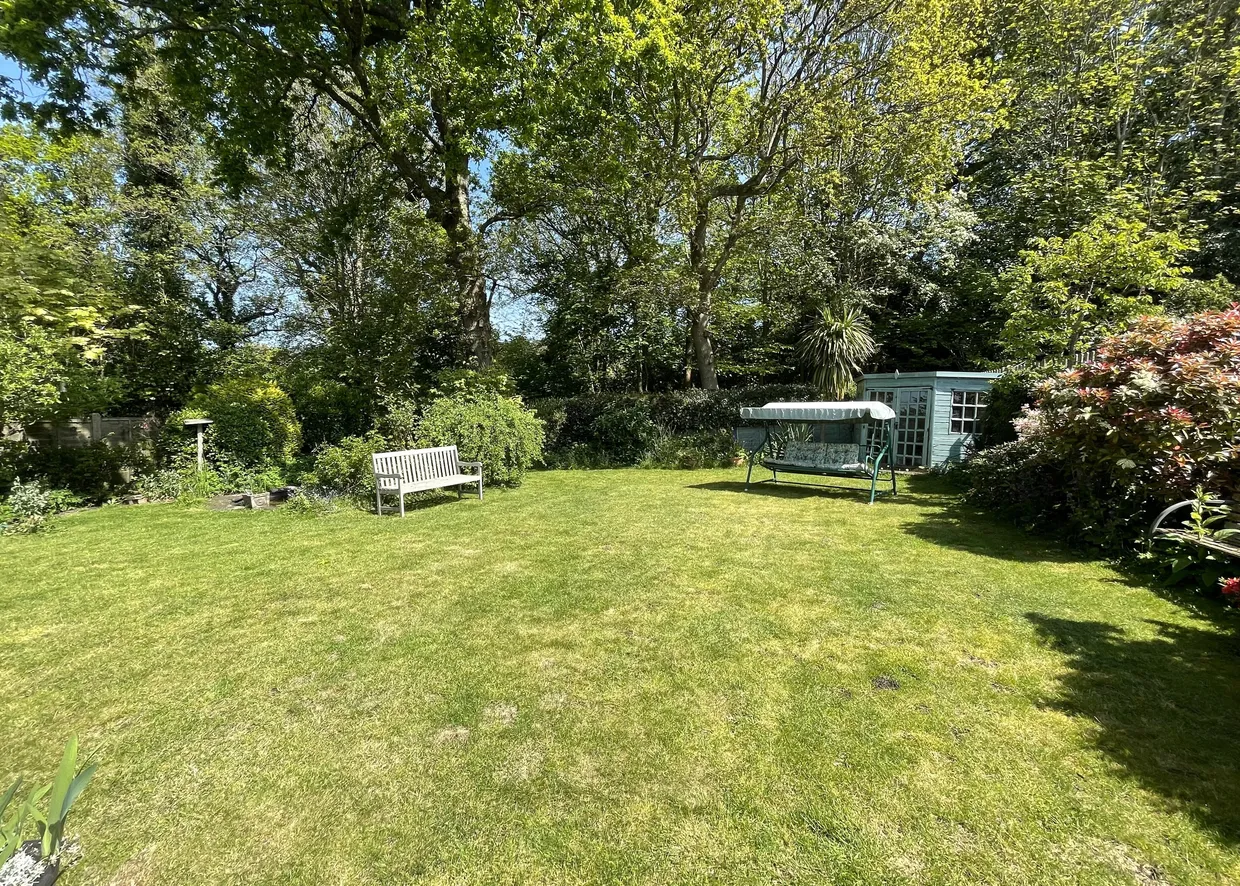Phillips Close, Headley, GU35 photo 2