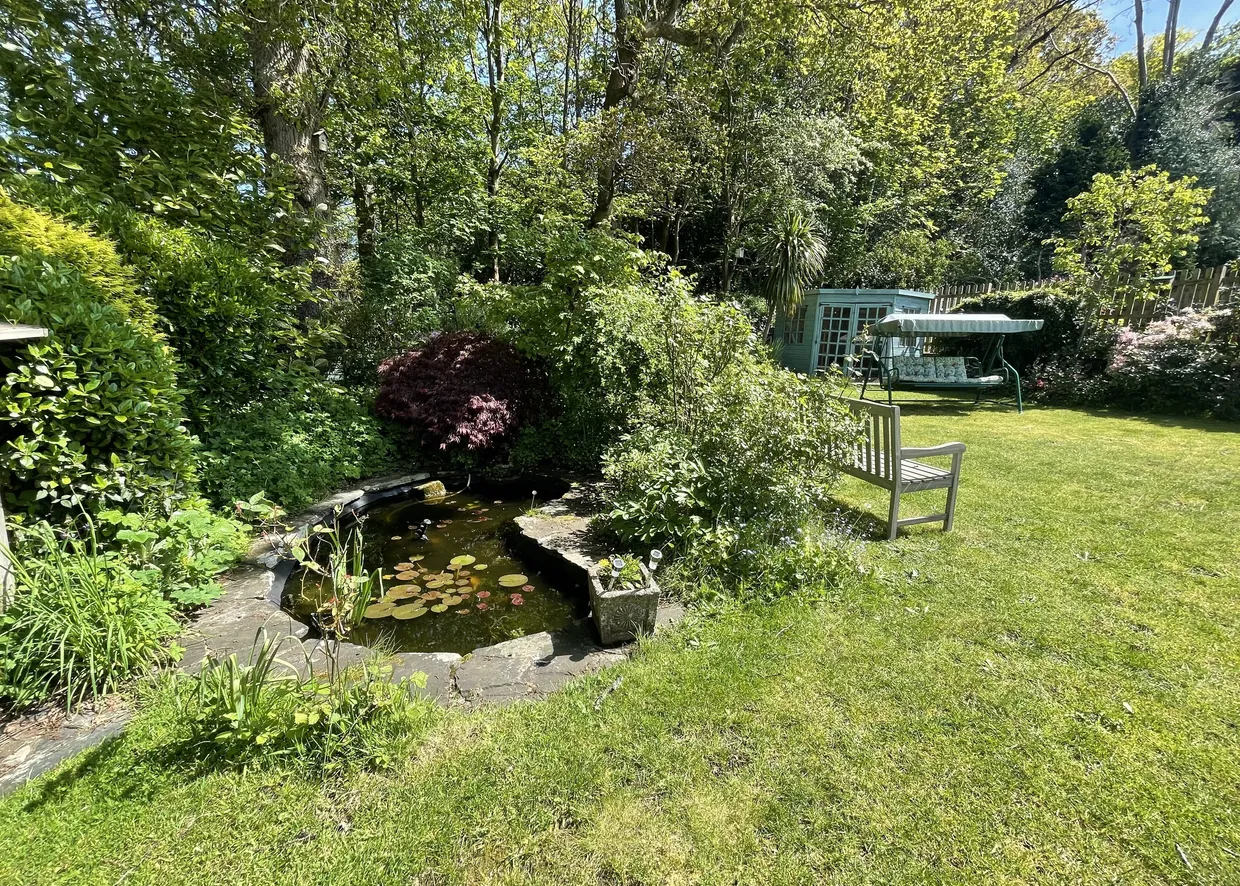 Phillips Close, Headley, GU35 photo 3