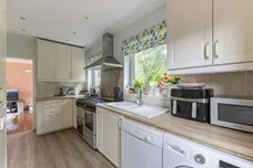 Phillips Close, Headley, GU35 photo 4