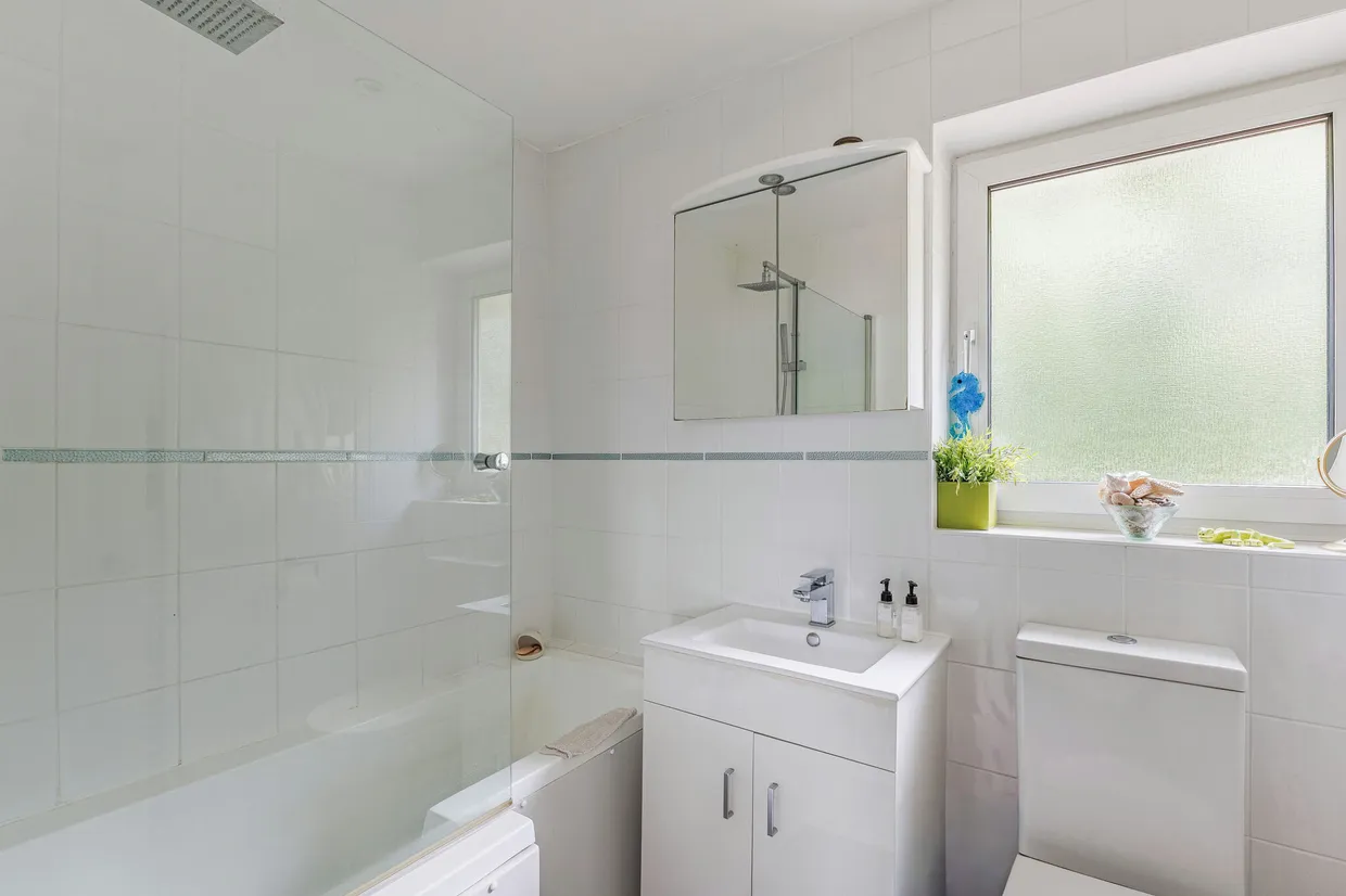 Phillips Close, Headley, GU35 photo 10