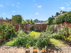 Elsrick Avenue, Morden thumb 3