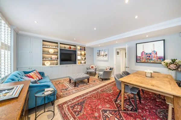 St. George's Drive, London, SW1V photo 1