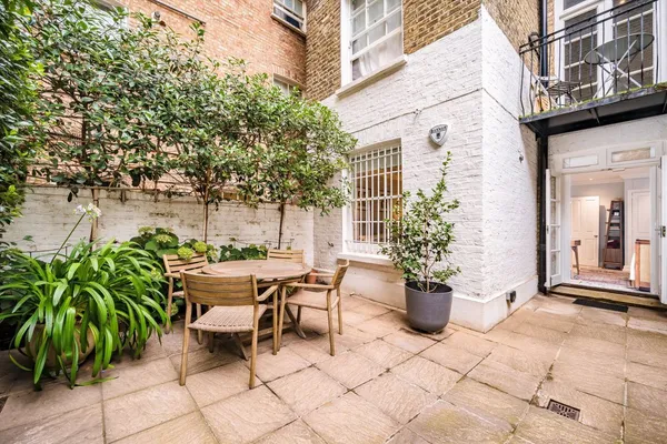 St. George's Drive, London, SW1V photo 2