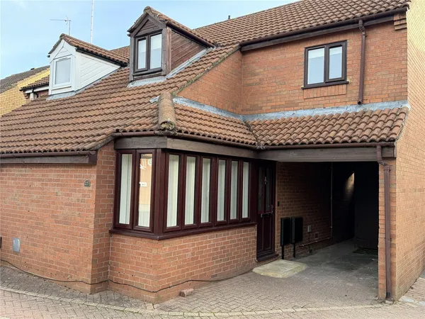 Hunsbury Green, West Hunsbury, NN4 photo 1