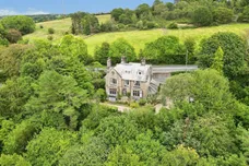 Penistone Road, Kirkburton, HUDDERSFIELD