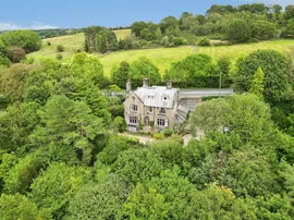 Penistone Road, Kirkburton, HUDDERSFIELD photo