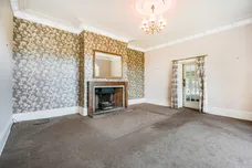 Penistone Road, Kirkburton, HUDDERSFIELD