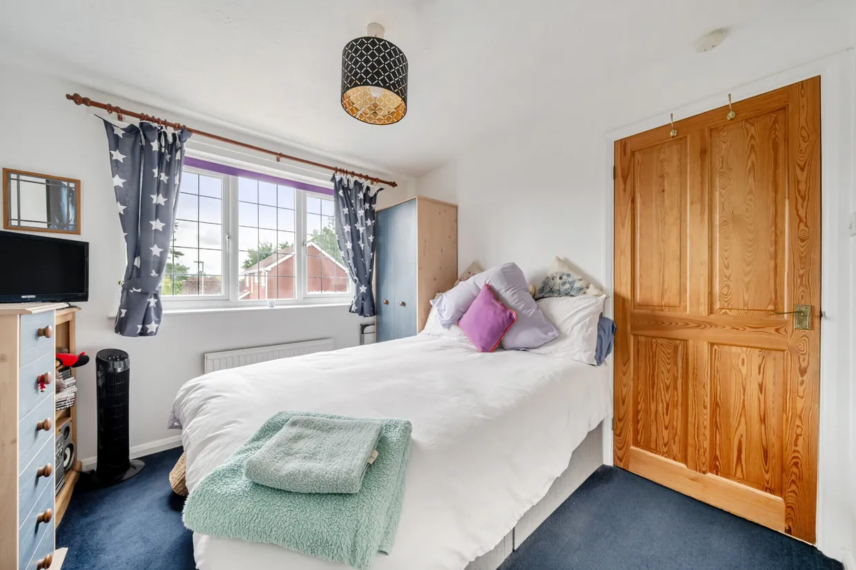 Periwinkle Close, Lindford, GU35 photo 7