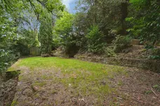 Penistone Road, Kirkburton, HUDDERSFIELD