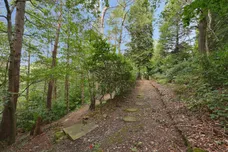Penistone Road, Kirkburton, HUDDERSFIELD