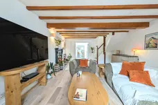 Groesfaen, PONTYCLUN