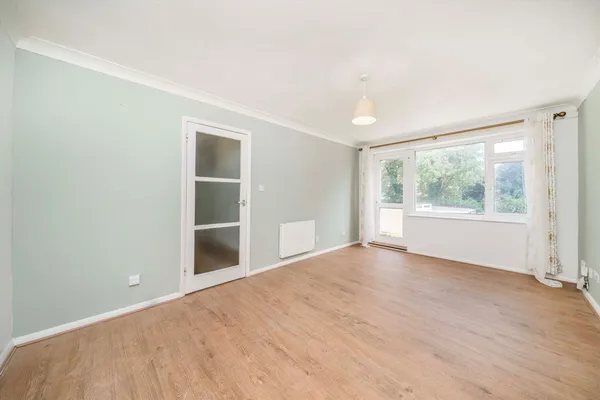 Elton Close, Kingston Upon Thames, KT1 photo 2