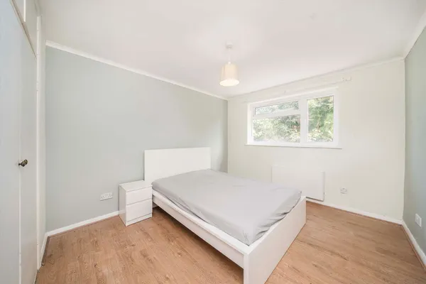 Elton Close, Kingston Upon Thames, KT1 photo 5