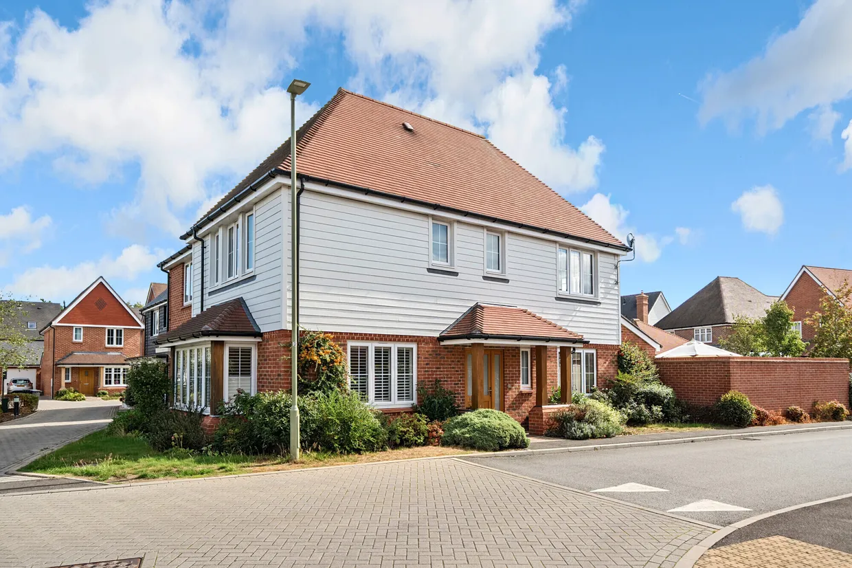 Emerald Avenue, Fleet, GU51 photo 11