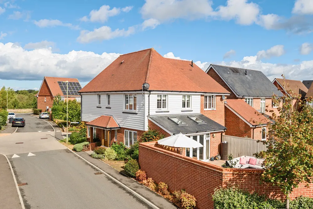 Emerald Avenue, Fleet, GU51 photo 13