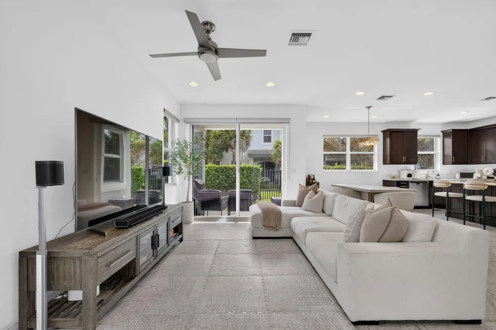6994 Pines Circle, Coconut Creek, FL 33073