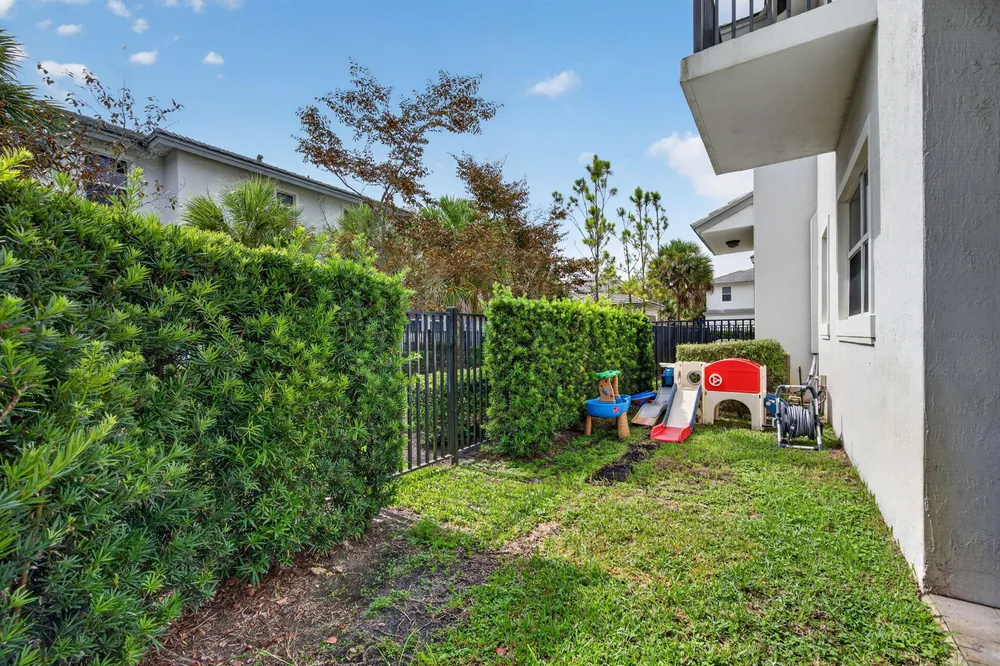 6994 Pines Circle, Coconut Creek, FL 33073