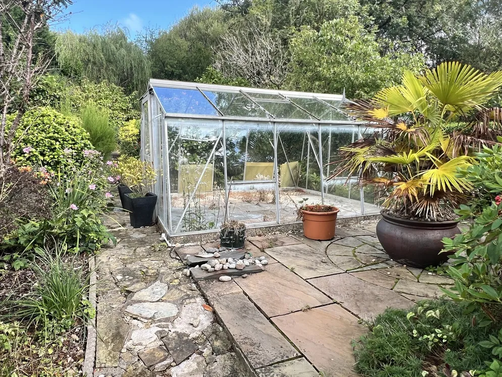 Property carousel item 30
